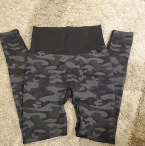 PINK- VS high-waisted camo leggings, size small